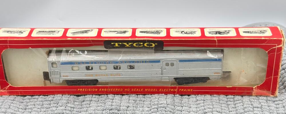 Tyco Pacific HO Scale The Royal Blue BALTIMORE & OHIO Lighted Passenger Caboose